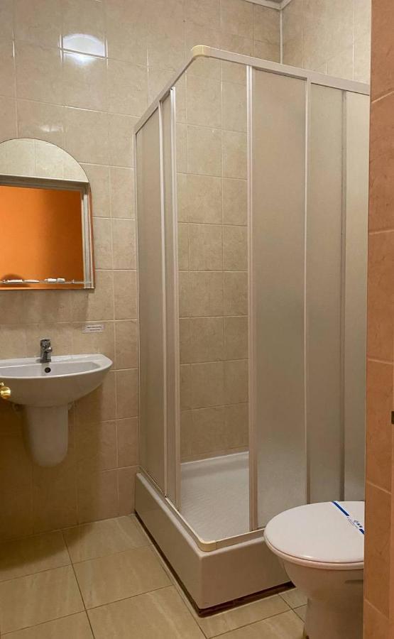 Hotel Lemon à Drogobych Extérieur photo