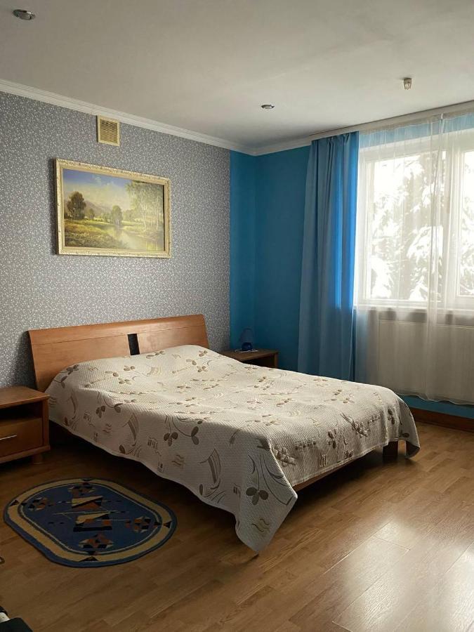 Hotel Lemon à Drogobych Extérieur photo