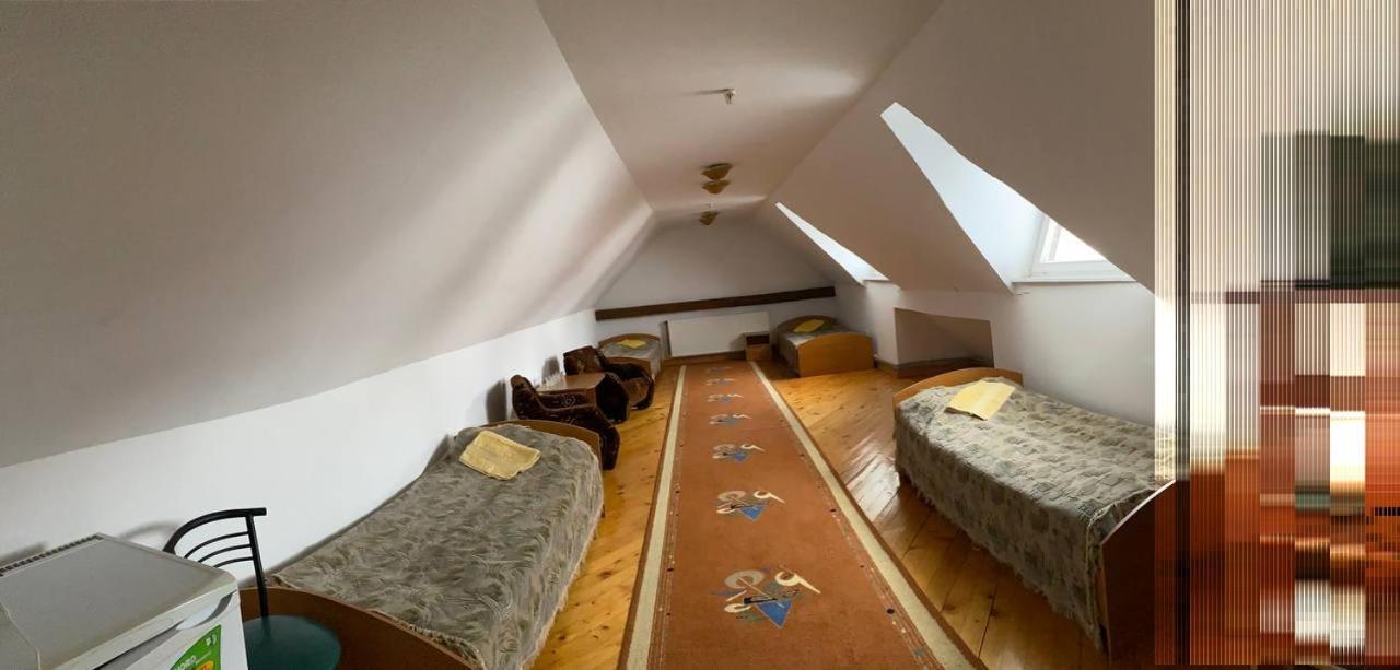 Hotel Lemon à Drogobych Extérieur photo