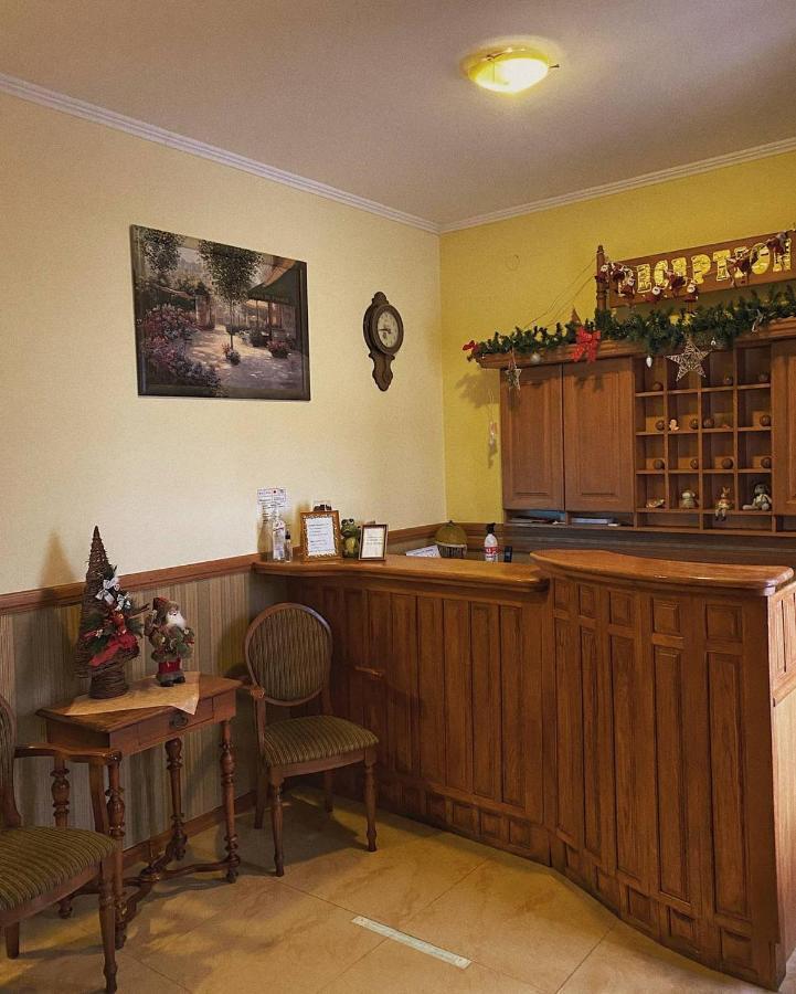Hotel Lemon à Drogobych Extérieur photo