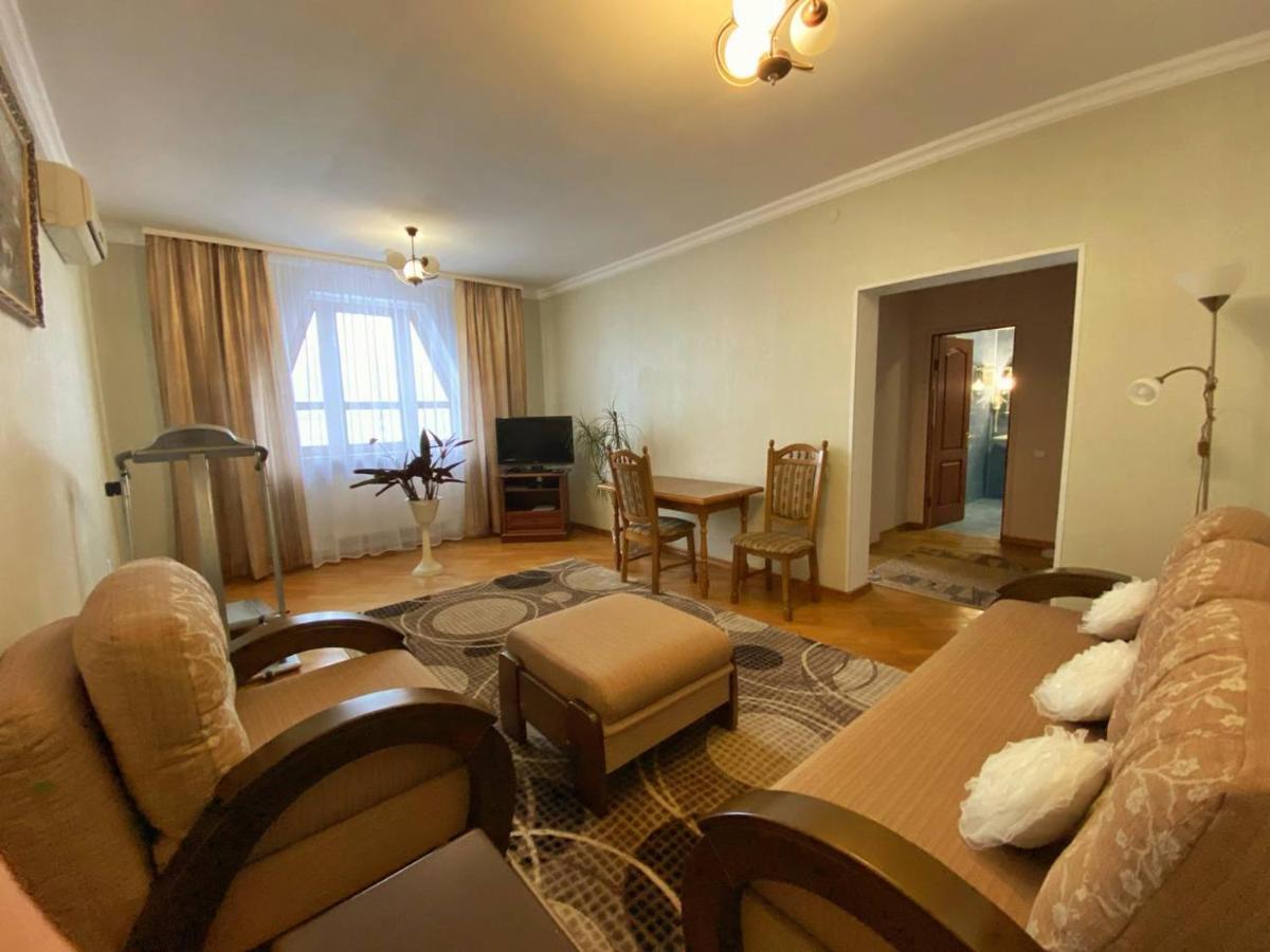 Hotel Lemon à Drogobych Extérieur photo