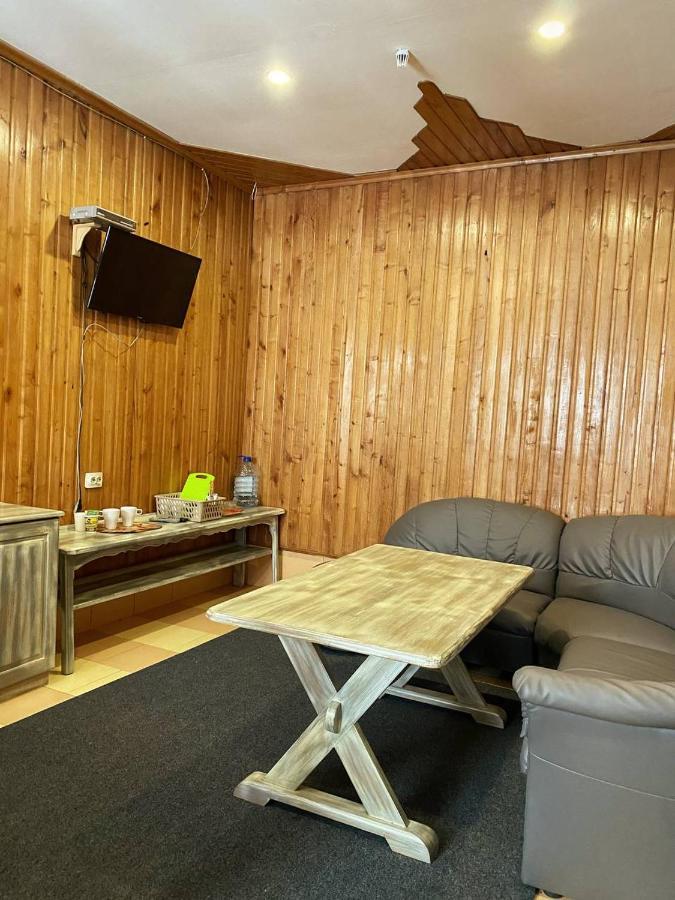 Hotel Lemon à Drogobych Extérieur photo