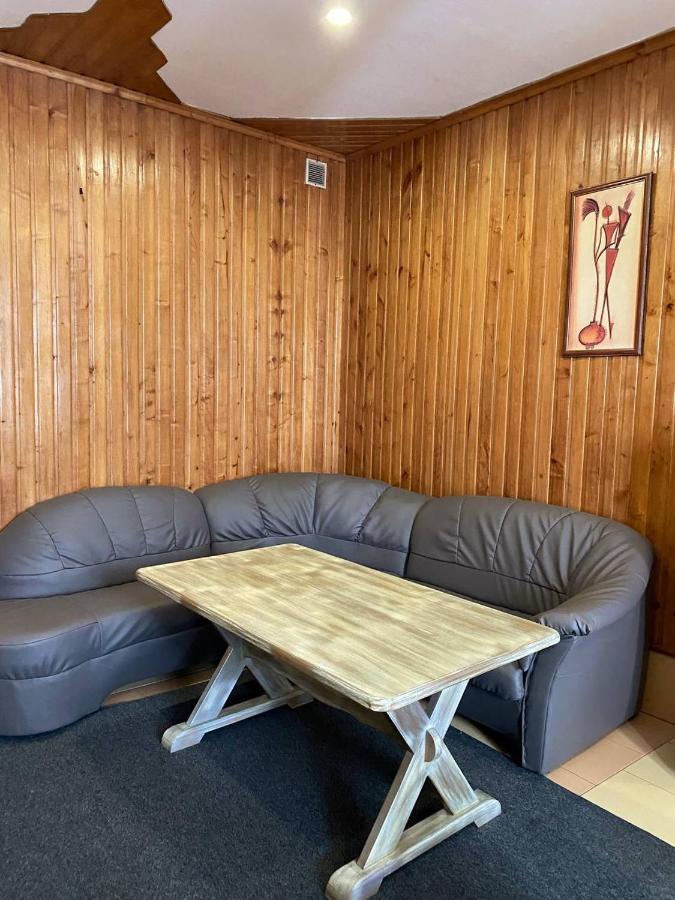 Hotel Lemon à Drogobych Extérieur photo