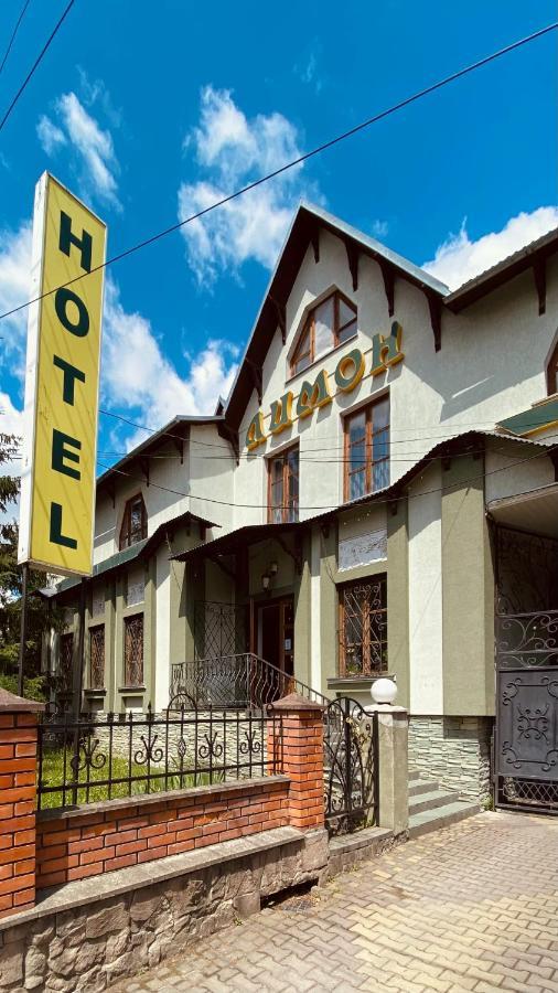 Hotel Lemon à Drogobych Extérieur photo