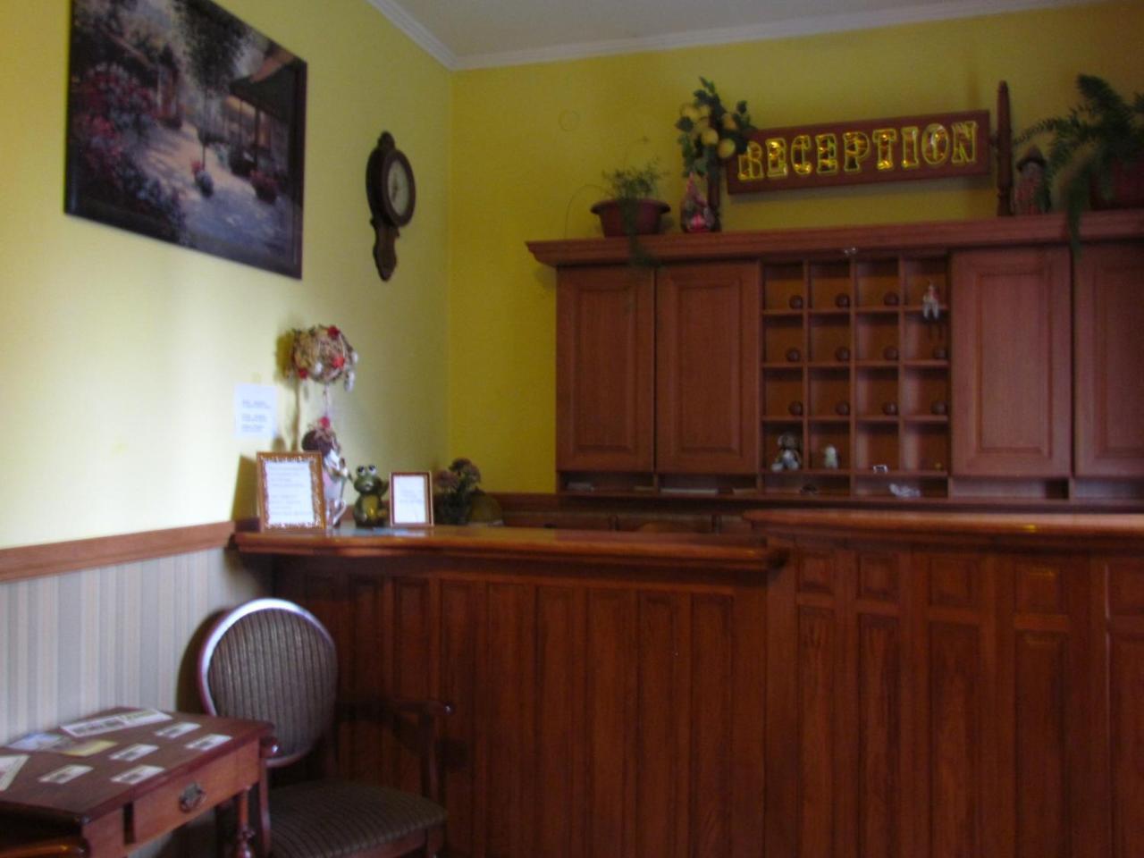 Hotel Lemon à Drogobych Extérieur photo