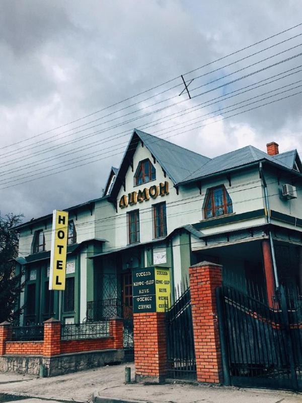 Hotel Lemon à Drogobych Extérieur photo